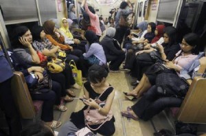  BBM NAIK: Penumpang kereta api komuter dan ekonomi bisa naik