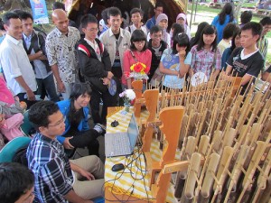  WISATA BANDUNG: Saung Angklung Udjo pamerkan robot angklung 