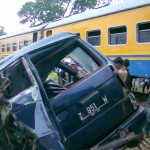  KERETA TABRAK MOBIL: Sopir bilang ada kejadian aneh sebelum tabrakan