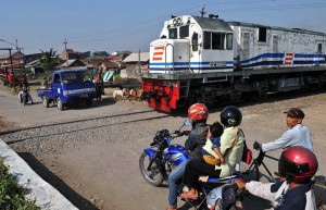  Pintu lintasan kereta api liar di wilayah Daop II akan ditertibkan