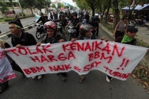  KABAR UMUM (27/3): Demo BBM di Bandung ricuh