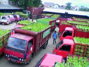  DEMO BBM: Mahasiswa UIK Bogor sandera truk LPG dini hari