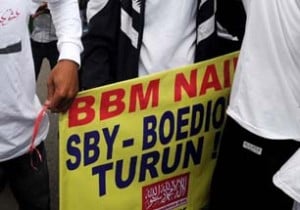  DEMO BBM: Mahasiswa Garut hadang truk BBM 