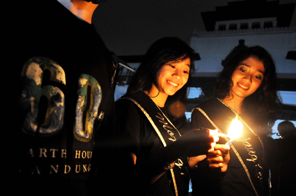  FOTO: Dukung Earth Hour, Bandung hemat listrik 300 MW