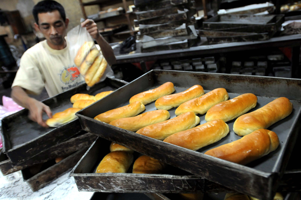  FOTO: Meski bahan baku naik, produsen roti tahan harga jual