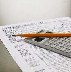  REVIEW EMITEN: Dari Dahlan sampai Bakrie