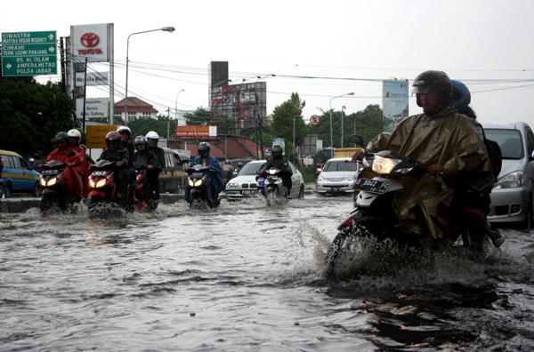 FOTO: Hujan deras, Bandung dikepung banjir cileuncang