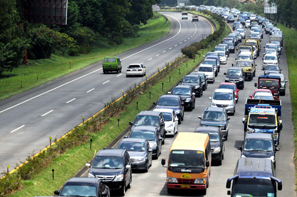  FOTO: Libur Paskah, gerbang tol Pasteur macet 3 km