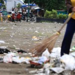  Ih, sampah sisa 'pasar tumpah' di Soreang bikin kumuh