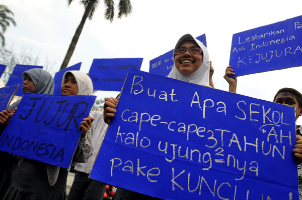  Pelajar gelar aksi damai 'antinyontek' di Gedung Sate