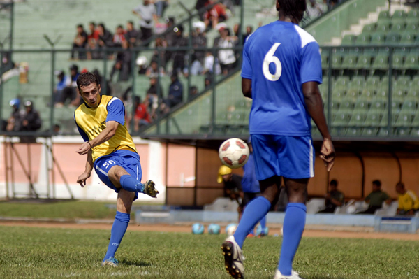  FOTO: Robby Darwis masih 'utak-atik' komposisi pemain Persib