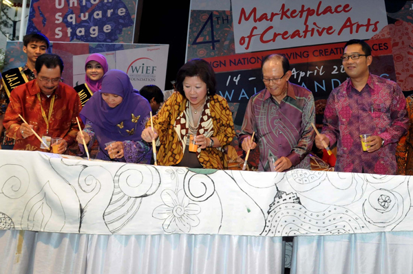  FOTO: Mari Elka Pangestu buka 4th Marketplace of Creative Arts di Bandung