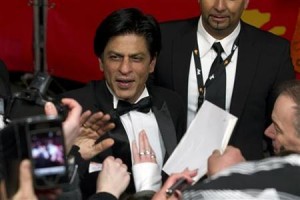  Orang India marah Shah Rukh Khan ditahan di AS