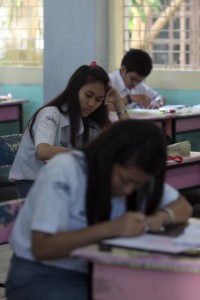  Duh! Bau sapi ganggu siswa ujian nasional di Bogor