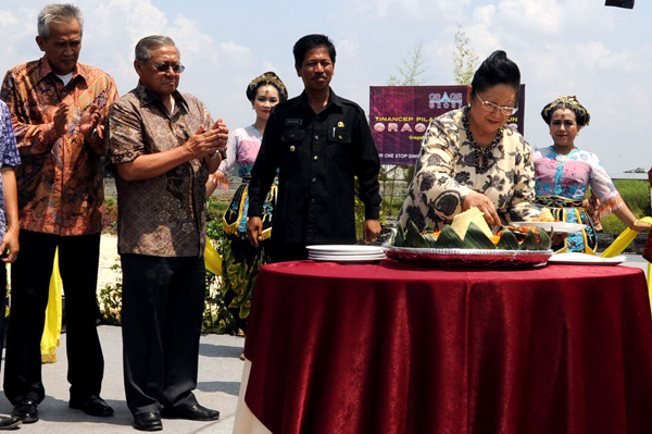  Foto: Pemancangan perdana tiang Grage Mall 2 Cirebon