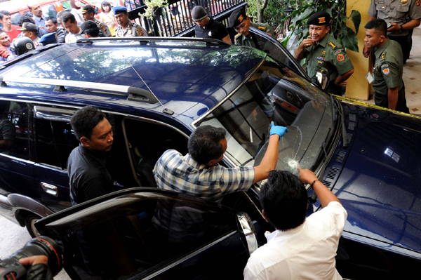  FOTO: Penjahat bersenpi lukai korban, gondol ratusan juta di Patrakomala Bandung