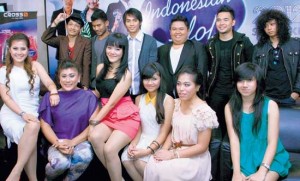  INDONESIAN IDOL 2012: REGINA ngebeat lagu Dewa, DION mainkan Coldplay 