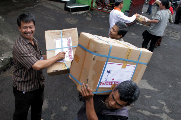  FOTO: Penyaluran soal UN ke SMP/MTs di Kota Bandung