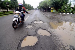  Wisatawan Bandung Selatan keluhkan jalan rusak