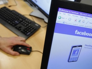  Jelang IPO, laba FACEBOOK terpangkas 12% 