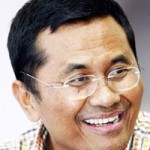  DAHLAN ISKAN tumben pakai batik