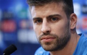  SEPAK BOLA: Pique baik-baik saja