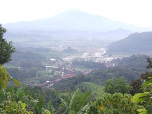  INFO WISATA: LADANG VIEW di Sumedang, suasananya desa banget!