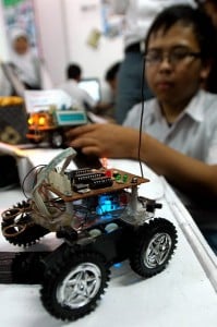  KONTES ROBOT: UGM sabet juara Robogames di AS