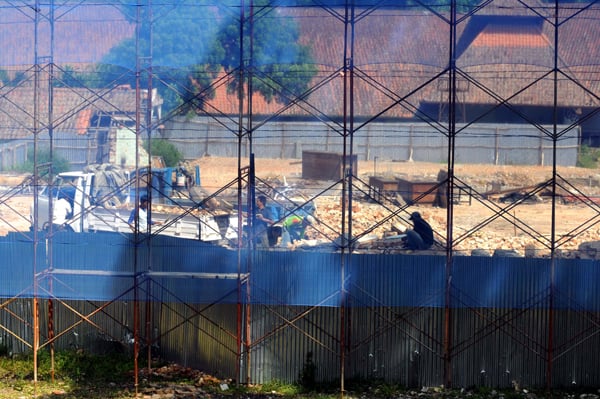  FOTO: Meski ditentang, pembongkaran SMAK Dago lanjut terus