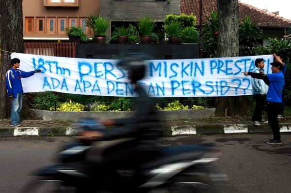  FOTO: Bobotoh Persib 'marah' atas prestasi jeblok tim