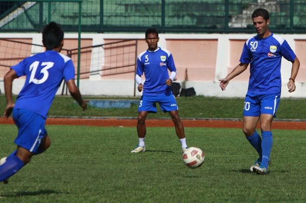  FOTO: Pemain Persib optimistis akan raih poin penuh lawan Persiwa