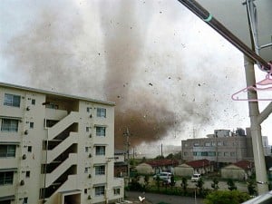  TORNADO landa Tokyo utara, 1 tewas