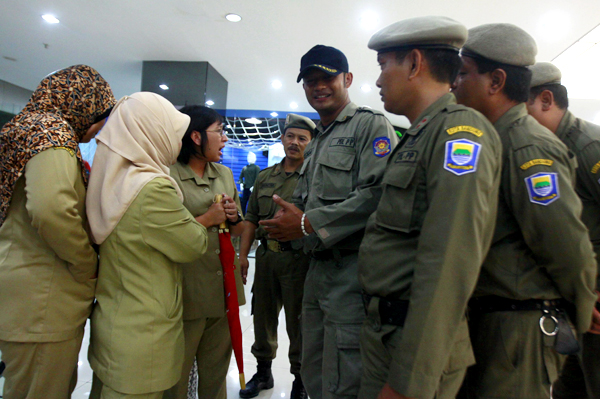  FOTO: Satpol PP Kota Bandung razia PNS yang mangkir kerja