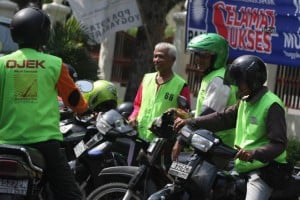  Seribu tukang ojeg ikut sosialisasi tertib lantas