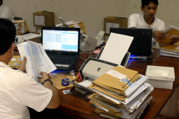  FOTO: Pemindaian lembar jawaban UN SD di Bandung