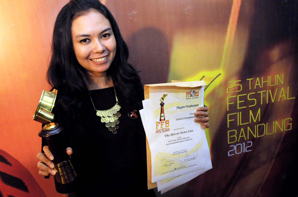  FOTO: Kamila Andini dan 'The Mirror Never Lies' sabet sutradara dan film terpuji di FFB 2012