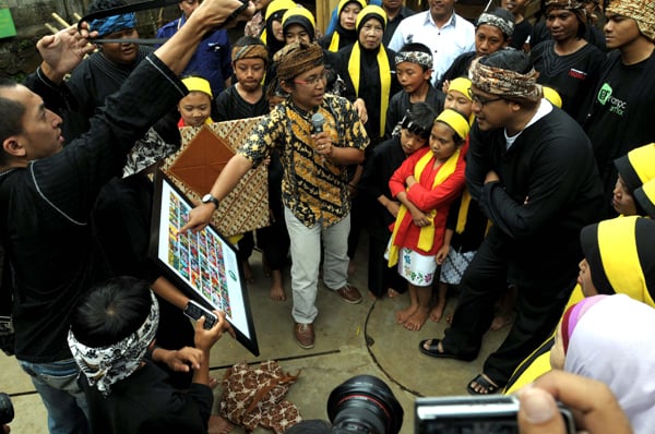  FOTO: Wagub Jabar Dede Yusuf kunjungi Komunitas pemelihara permainan tradisional "HONG"