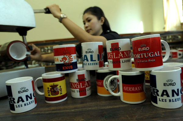  FOTO: Vilour produksi 1.000 mug jelang Piala Eropa