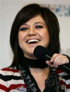  Kelly Clarkson: Cinta ini membunuhku