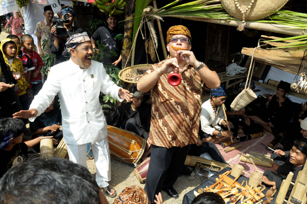  FOTO: Wamen Pariwisata dan Ekonomi Kreatif Buka Festival Budaya Masyarakat Sunda di Pasir Impun