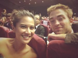  DIAN SASTRO: “Oooh Eeem Jiiiii di Belakang Gue Duduk Robert Pattinson!!!!!!”