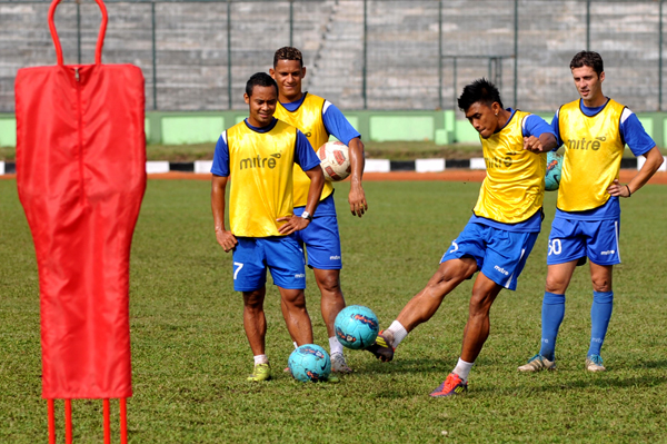  FOTO: Hadapi Mitra Kukar, Persib Benahi Lini Belakang