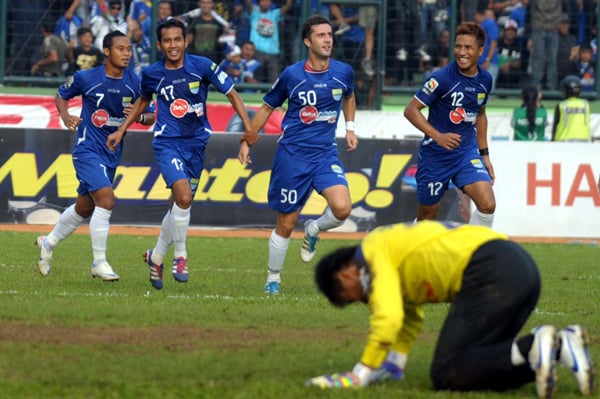  FOTO: Persib Pesta Gol Libas Mitra Kukar Dengan Skor 5-0