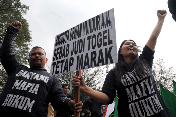  FOTO: Warga Demo Desak Aparat Berantas Judi Togel