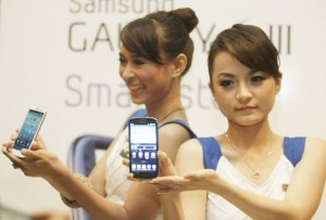  APPLE VS SAMSUNG: Apple Minta Penjualan Galaxy S III Dilarang