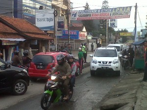  Perbaikan Jalan Cibaduyut Bikin Kendaraan Tersendat