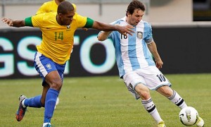  SEPAK BOLA: Messi Pimpin Argentina Tekuk Brazil 4-3
