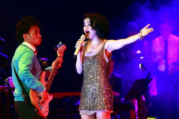  FOTO: Andien & Barry Likumahua Hangatkan Urban Jazz Crossover 2012