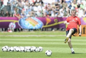  EURO 2012: Hodgson Yakin Inggris Akan Bertambah Kuat