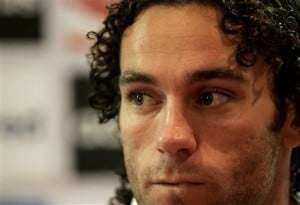  Bek Argentina Gabriel Milito Akan Pensiun Dini 